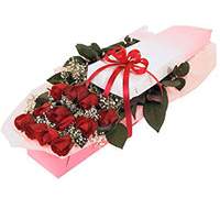  Caja de 12 Rosas (40 cm) decoradas con helecho y ghipsofila (Regalos Flores .com.ar) 